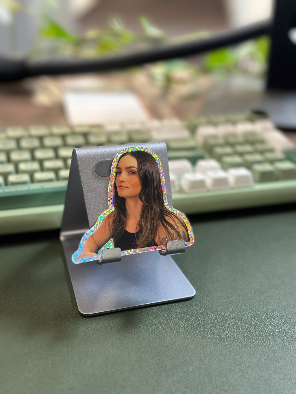 Side-Eye (Sticker or Magnet)