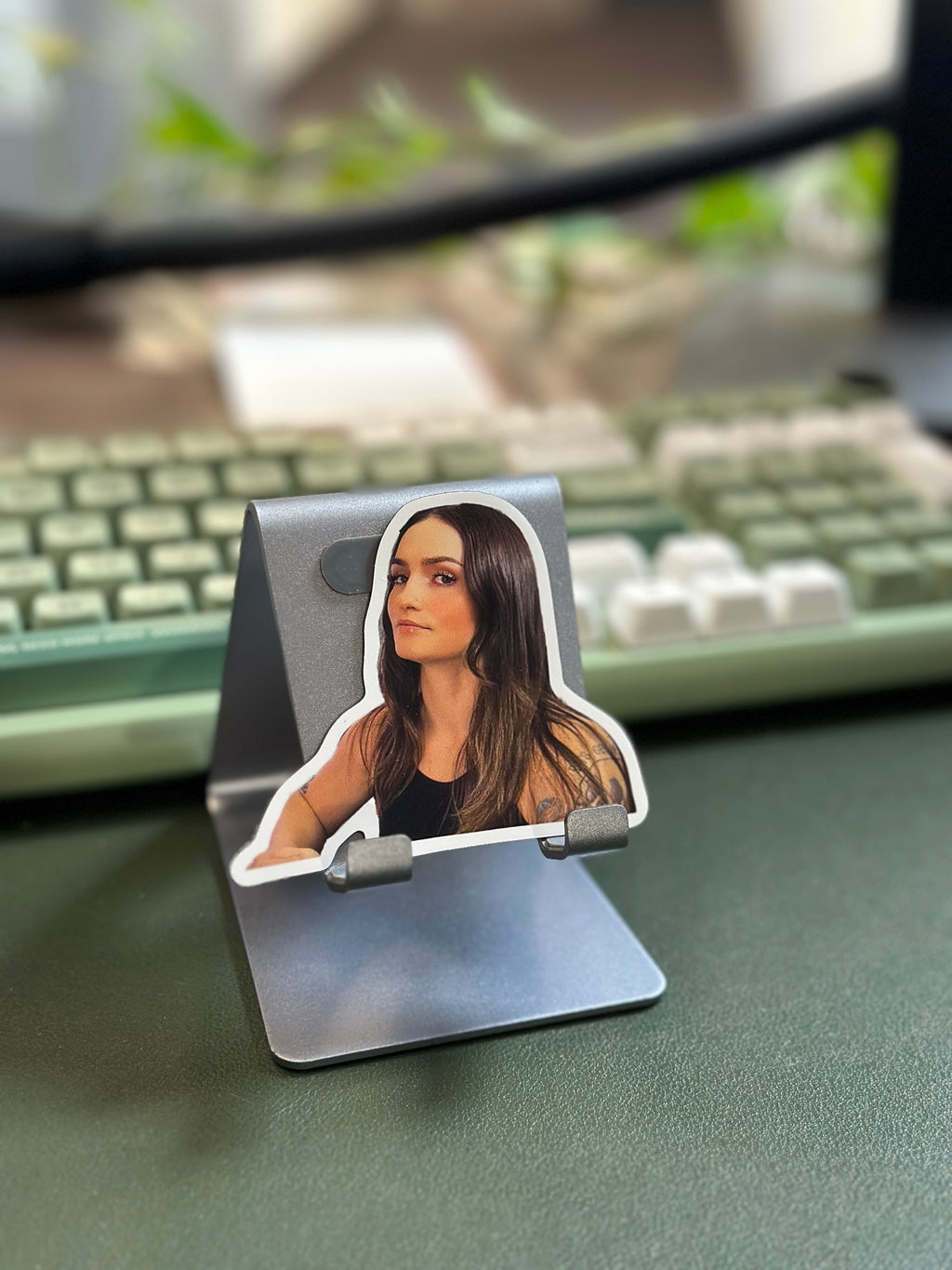 Side-Eye (Sticker or Magnet)